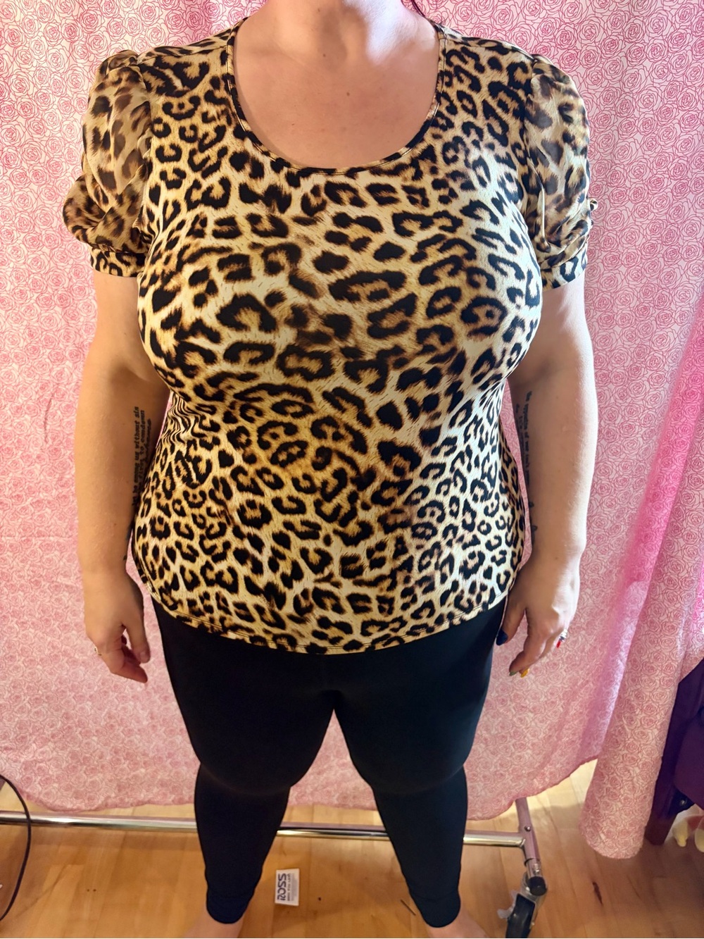 Leopard Print Short Sleeve Scoop Neck Top - Tan/Black